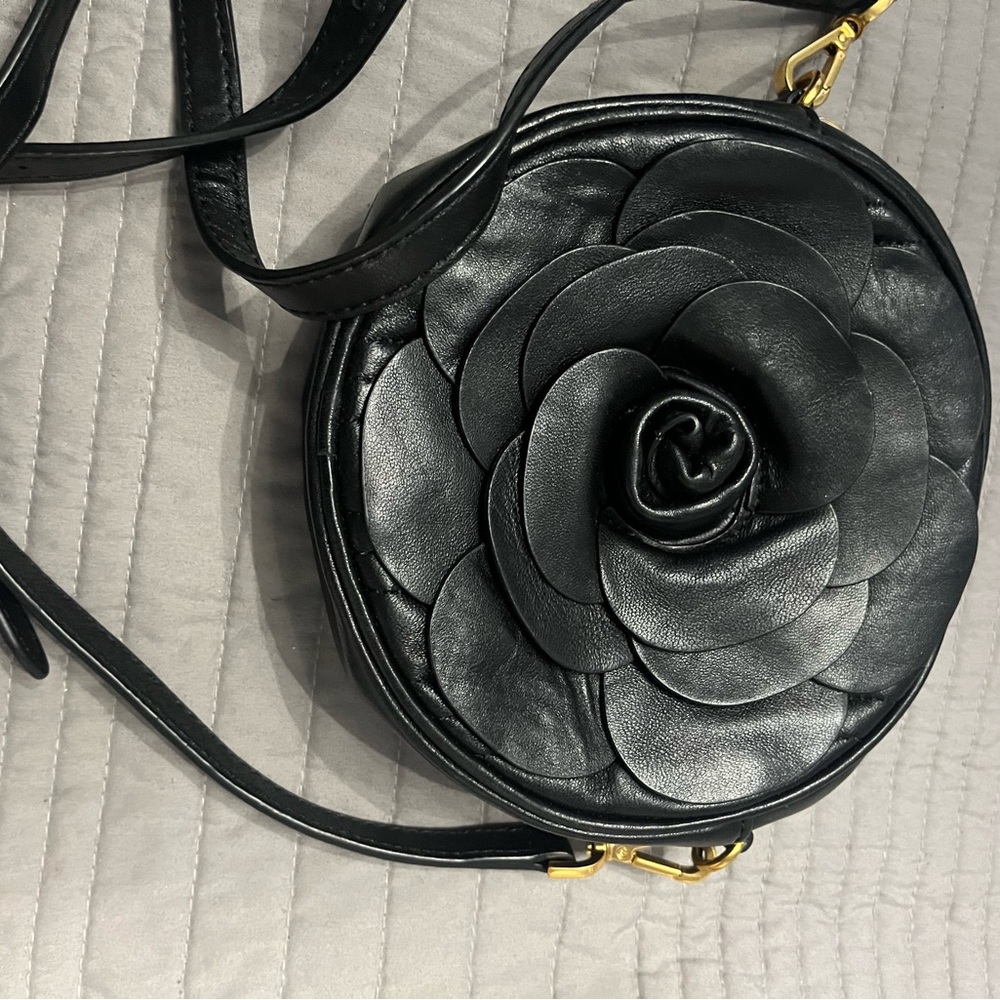 Michael Kors Vivianne canteen 3D rose crossbody.